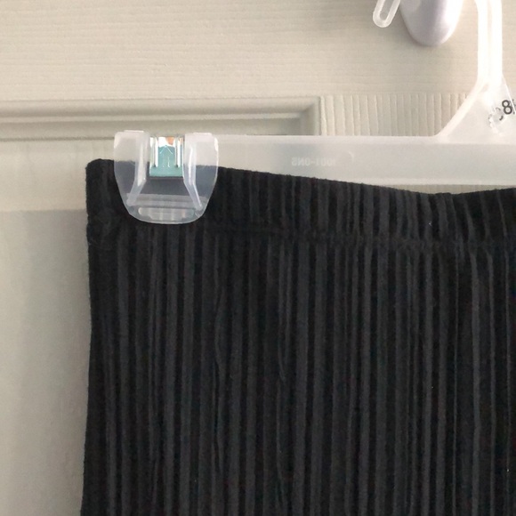 Women’s XS Black Pleaded Long Skirt - Picture 2 of 2